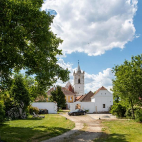 Ambrožův dvůr